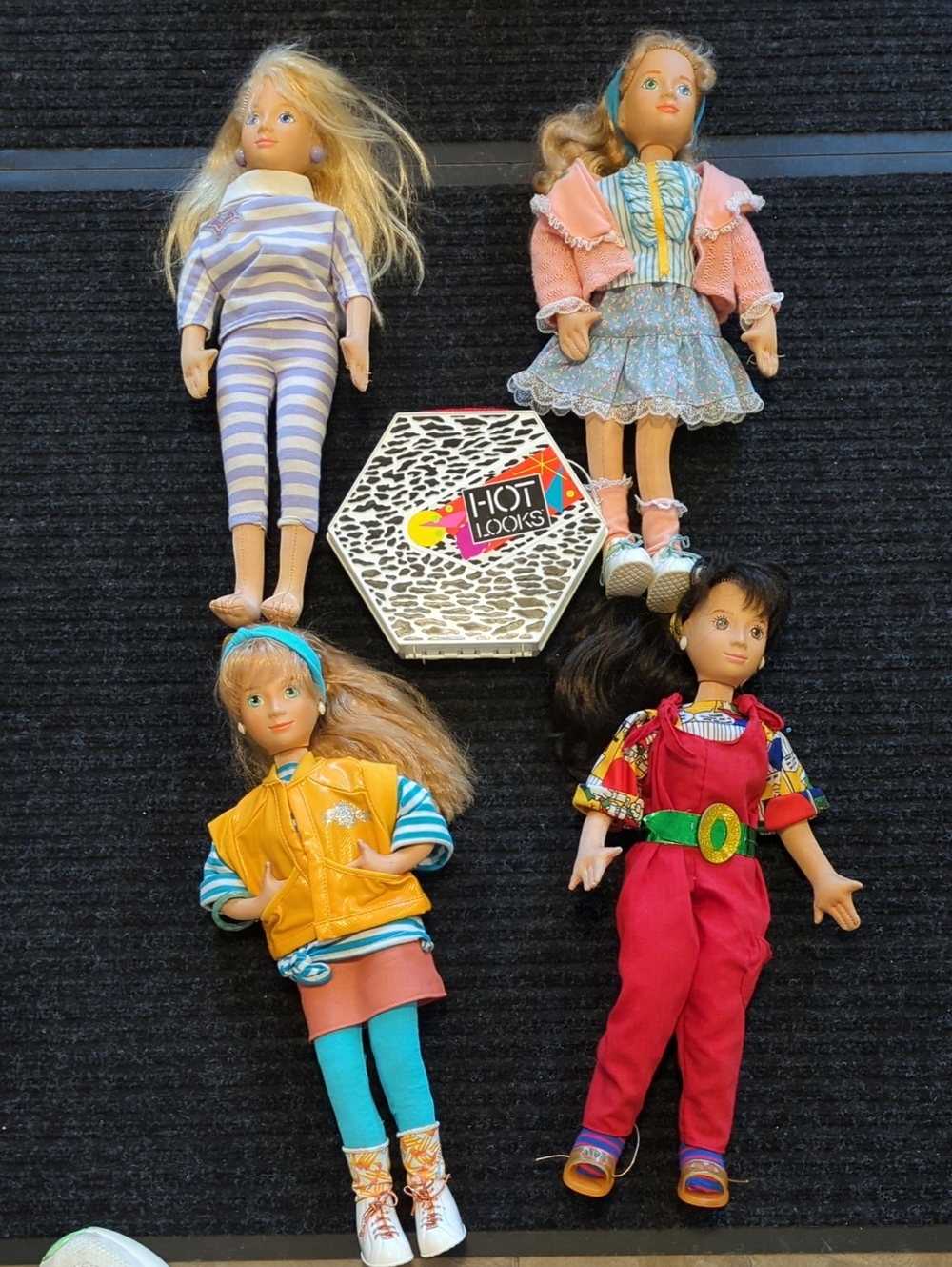 Lot Of 4 Mattel Hot Looks Dolls With Accessories